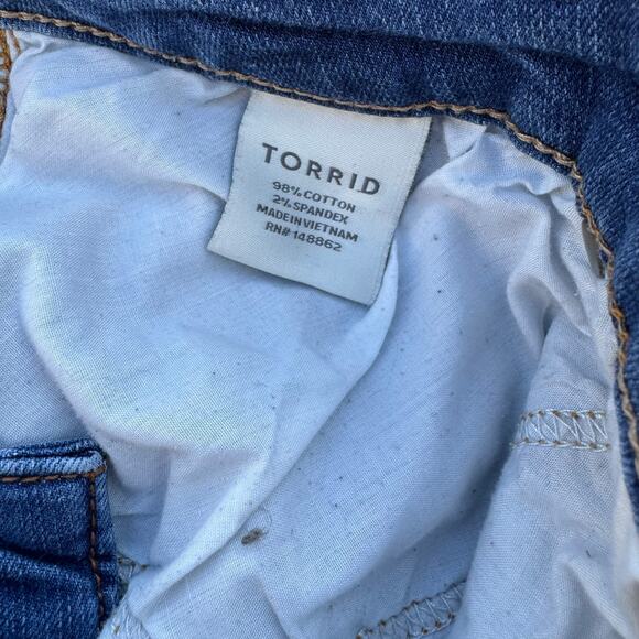 Torrid 18 Plus Boyfriend Jeans Mid Rise Stretch Denim - Picture 2 of 11